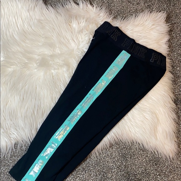 Victoria’s Secret PINK cropped yoga leggings - Picture 2 of 4